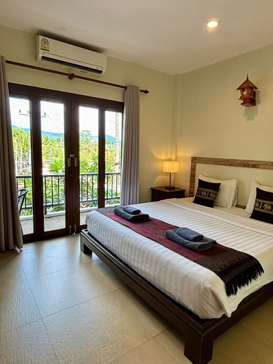 Deluxe Room, Sea View | WiFi (free), bed sheets