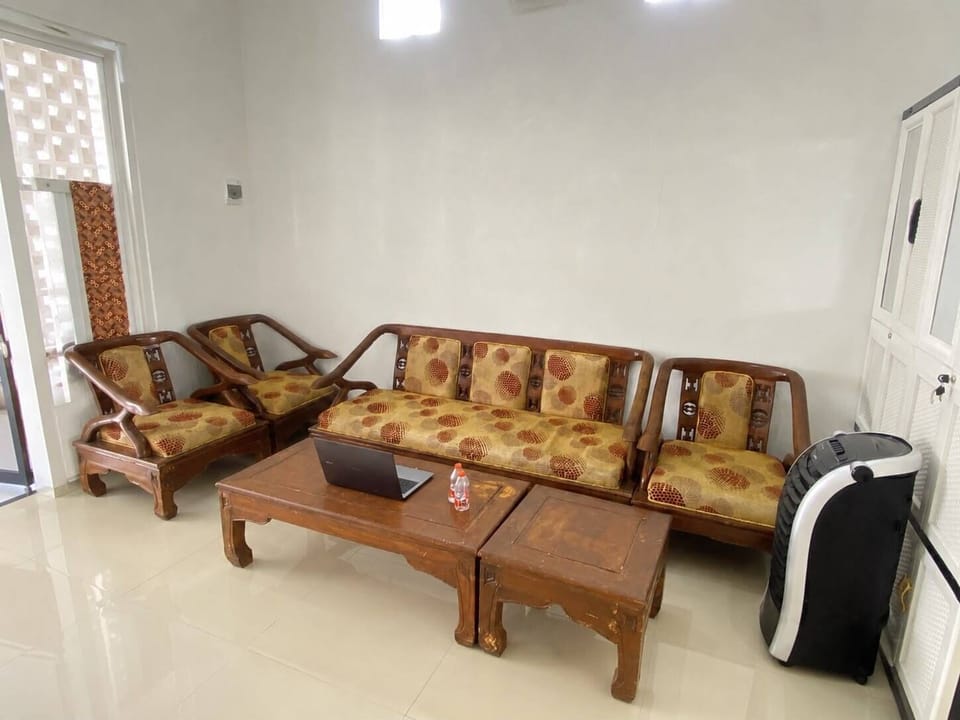OYO 95348 Kost Baituna Syariah Hotel in East Java