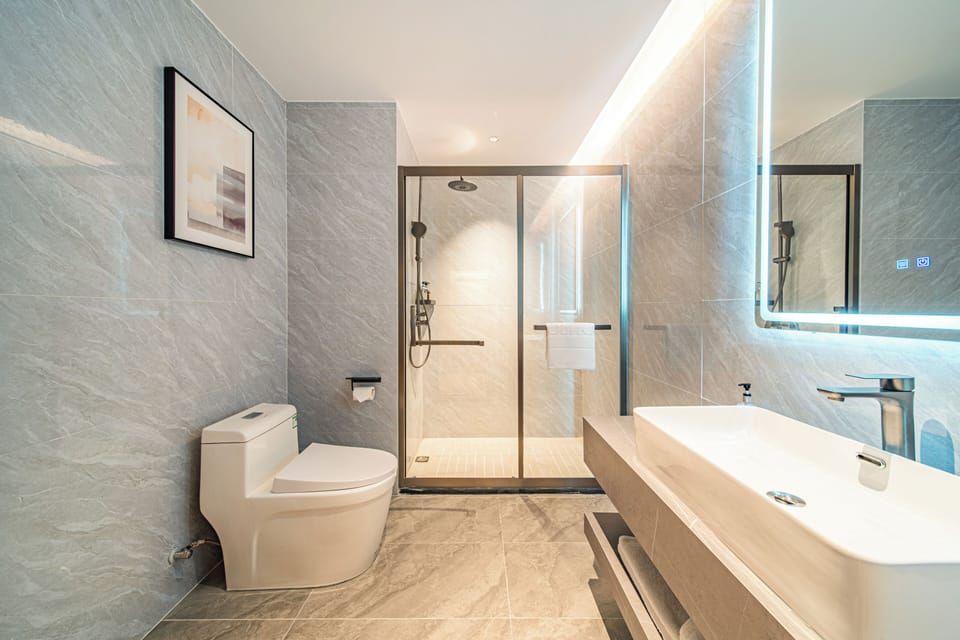 Shower, free toiletries, hair dryer, towels