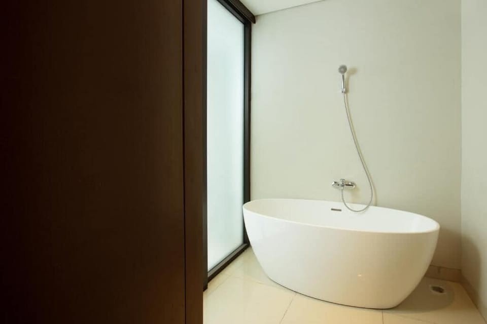Apartment, 3 Bedrooms | Bathroom | Towels, soap, shampoo, toilet paper