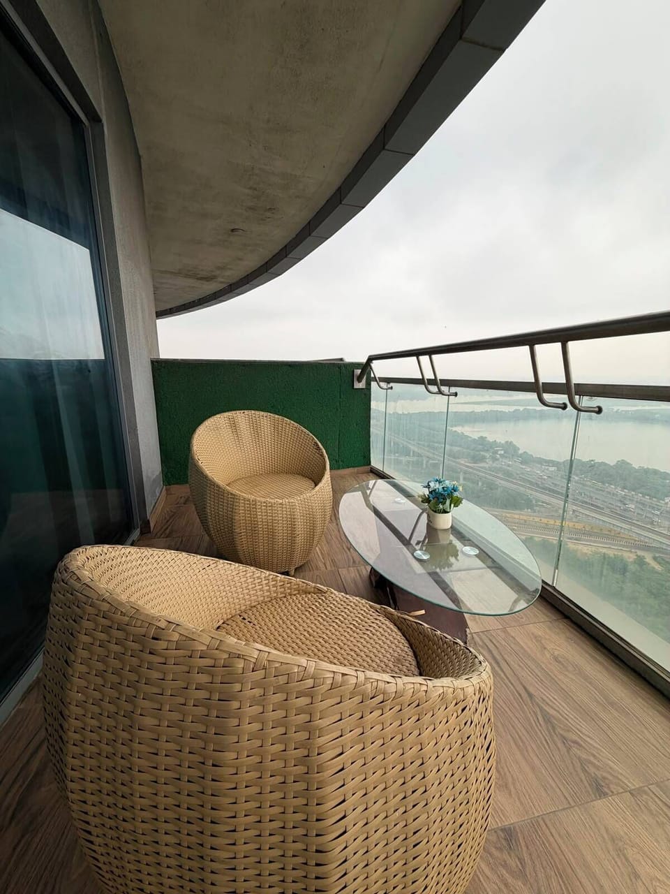 Deluxe Studio, Balcony, City View | Terrace/patio