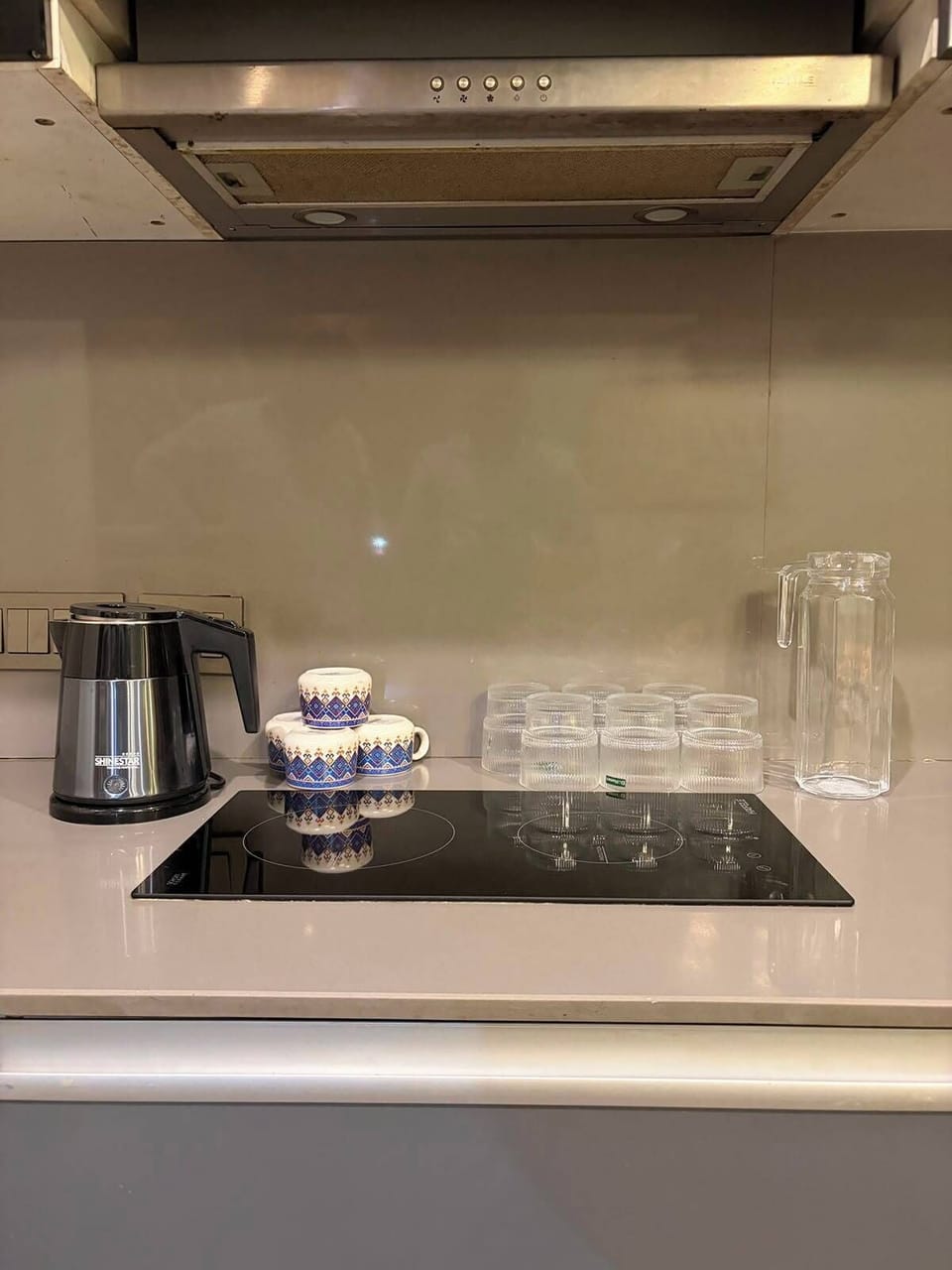 Deluxe Studio, Balcony, City View | Private kitchen