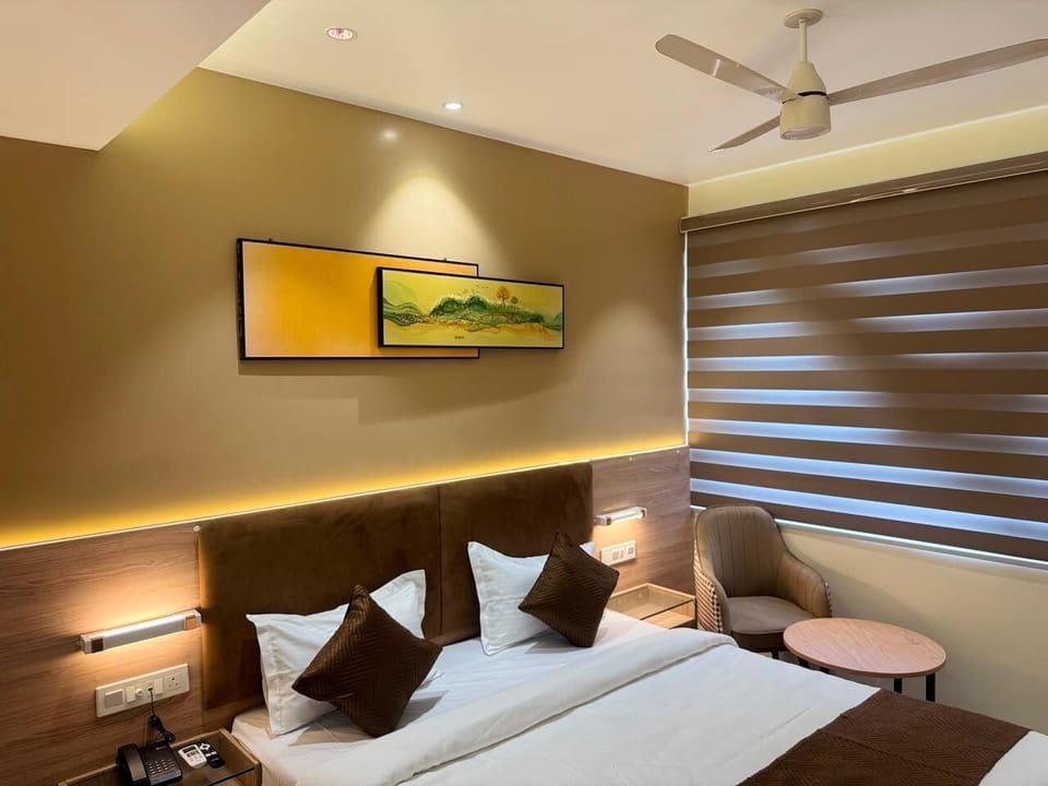 Double Room, City View | Iron/ironing board (on request), WiFi (free)