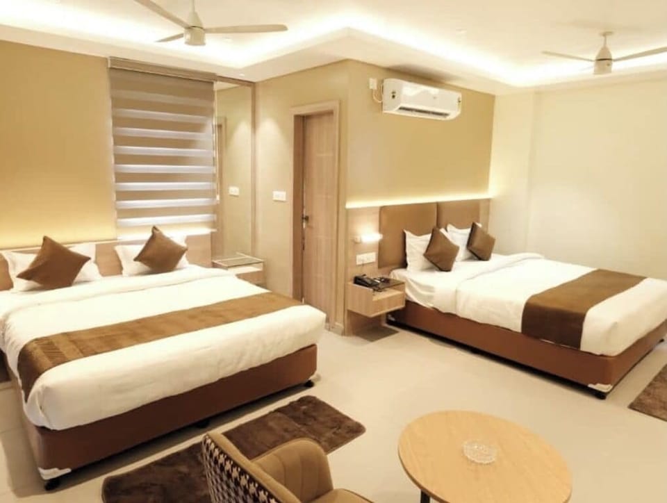 Luxury Quadruple Room | Iron/ironing board (on request), WiFi (free)