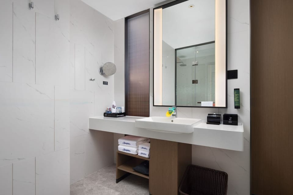 Classic Single Room | Bathroom | Shower, free toiletries, hair dryer, slippers