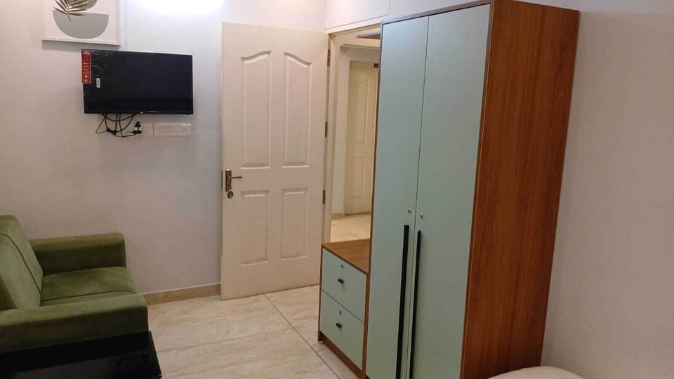 Standard Double Room | Bathroom | Shower, towels, soap, shampoo