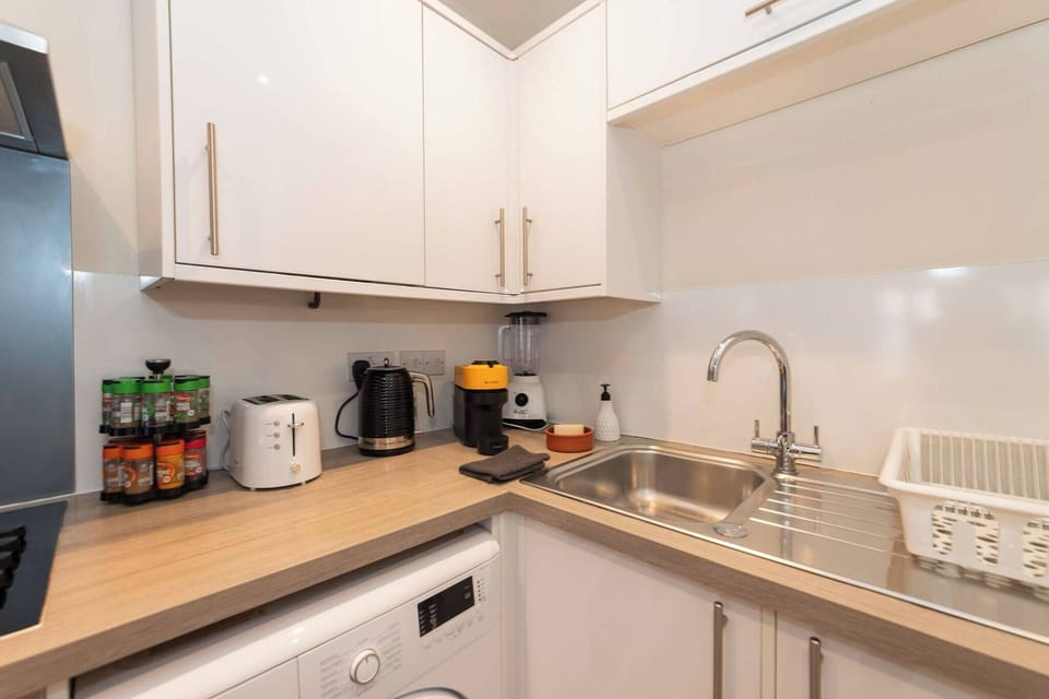 Apartment, 1 Bedroom | Private kitchen