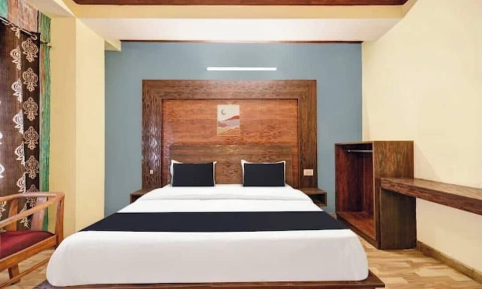 Deluxe Double or Twin Room | Iron/ironing board, WiFi (free)