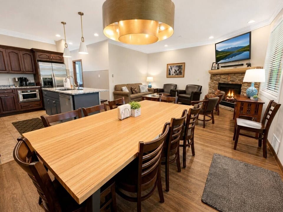 Dining area seats 8