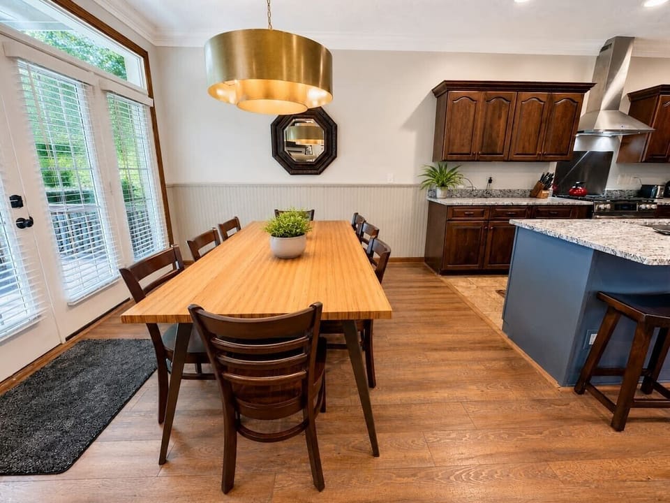 Dining area seats 8