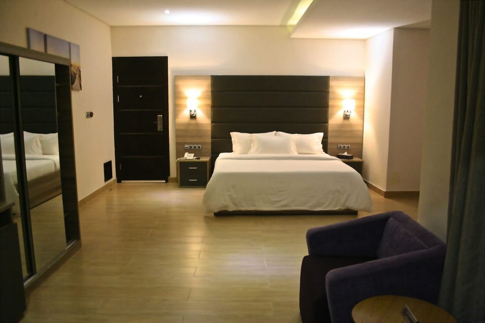 Premium bedding, minibar, in-room safe, desk