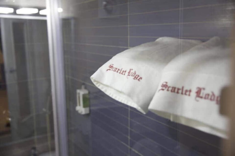 Executive Single Room | Bathroom | Shower, free toiletries, hair dryer, towels