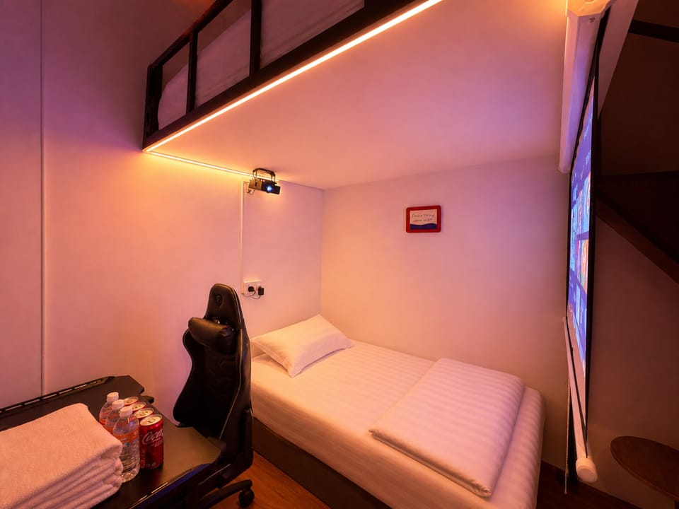 Run of House, Shared Bathroom | Desk, laptop workspace, WiFi (free)