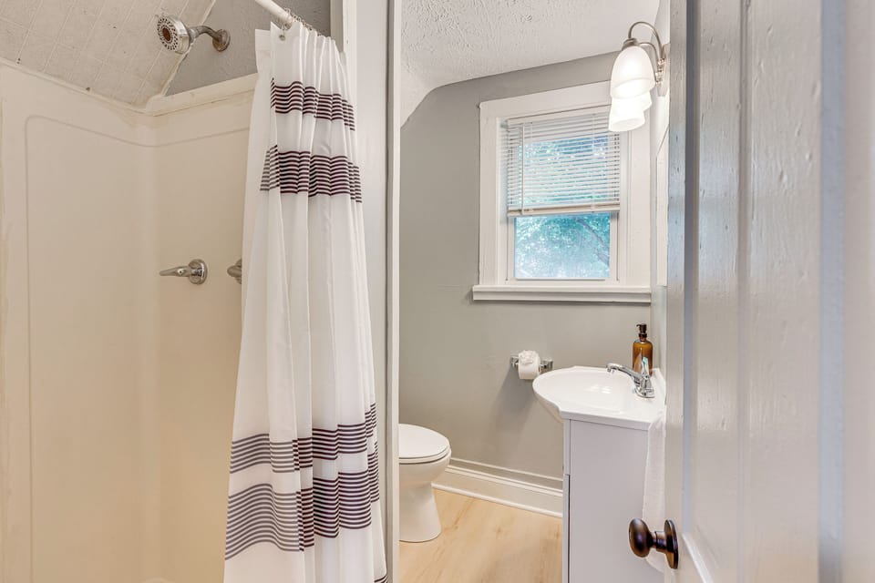 Full Bathroom | 2nd Floor