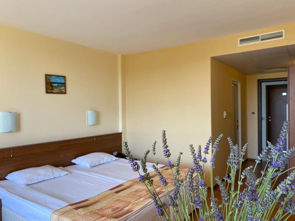 Minibar, desk, soundproofing, iron/ironing board