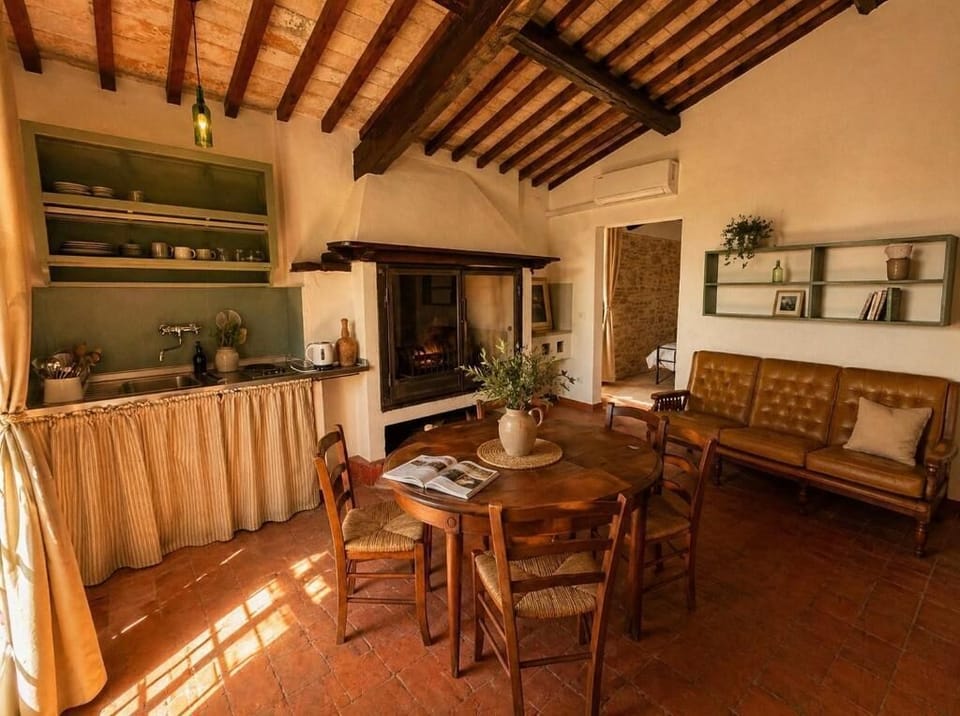 Apartment, 1 Queen Bed, Patio, Garden View | Dining