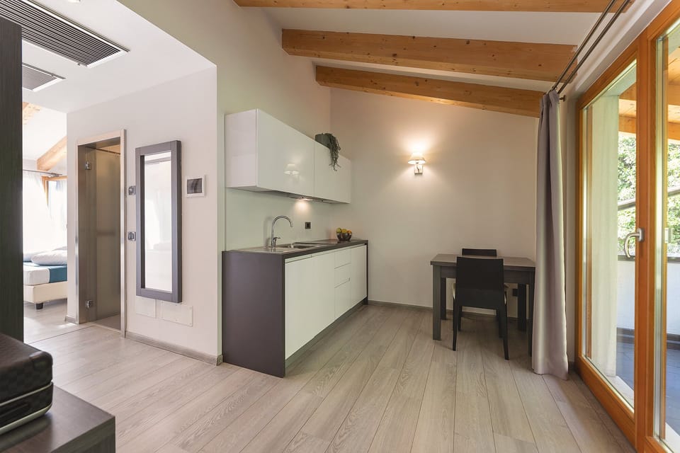 Premium Studio Suite | In-room safe, desk, free WiFi, bed sheets