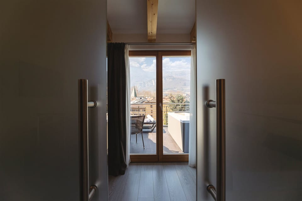 Superior Studio Suite | In-room safe, desk, WiFi (free), bed sheets