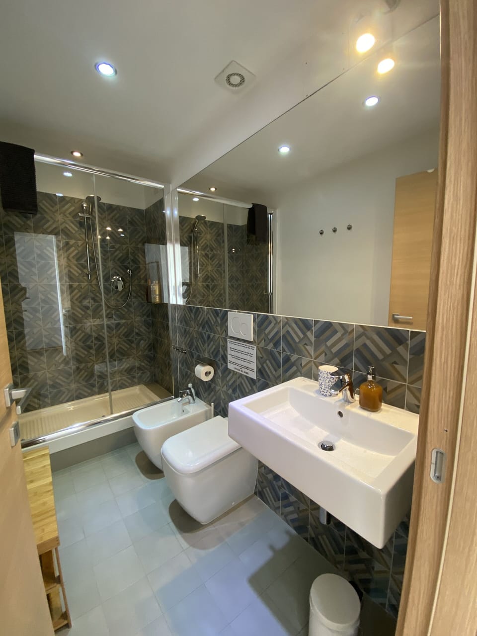 Superior Suite, Sea View | Bathroom | Shower, rainfall showerhead, designer toiletries, hair dryer