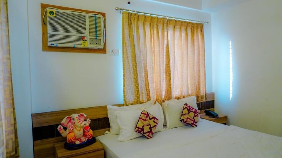 Family Room, Partial Lake View | Desk, laptop workspace, blackout drapes, iron/ironing board