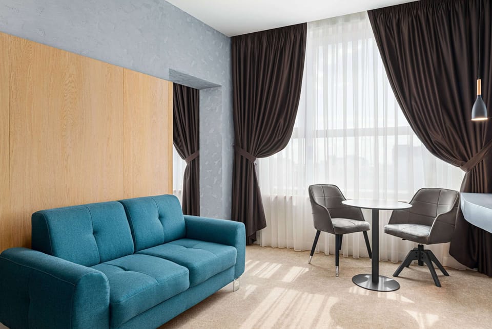 Suite, 1 King Bed, Non Smoking | Premium bedding, minibar, desk, soundproofing