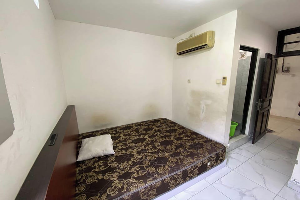 Room C | Desk, WiFi (free)