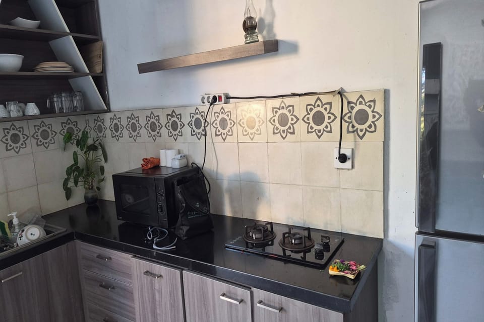 Coffee/tea maker, shared fridge, shared microwave, electric kettle