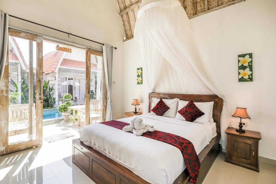 Double Room, Pool View | Minibar, desk, blackout drapes, WiFi (free)