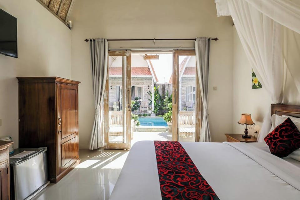 Double Room, Pool View | Minibar, desk, blackout drapes, WiFi (free)