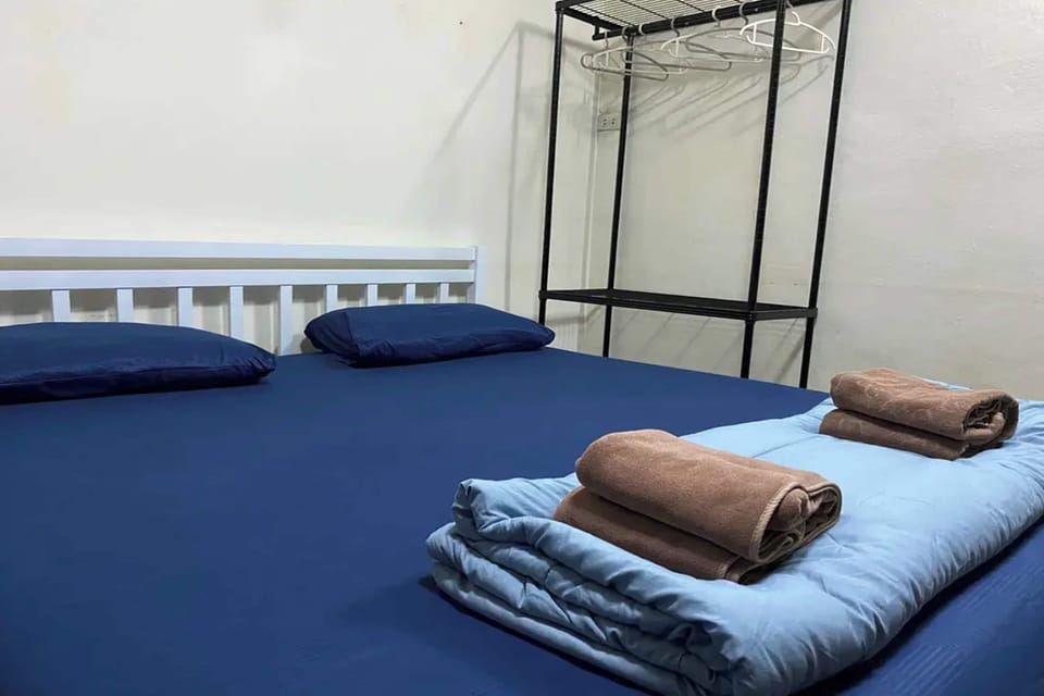 Standard Room, 1 King Bed, Balcony | Desk, WiFi (free), bed sheets