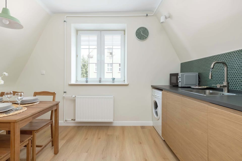 A fully equipped kitchenette with a dining table for enjoying meals together. The bright interior provides everything needed for a comfortable stay.