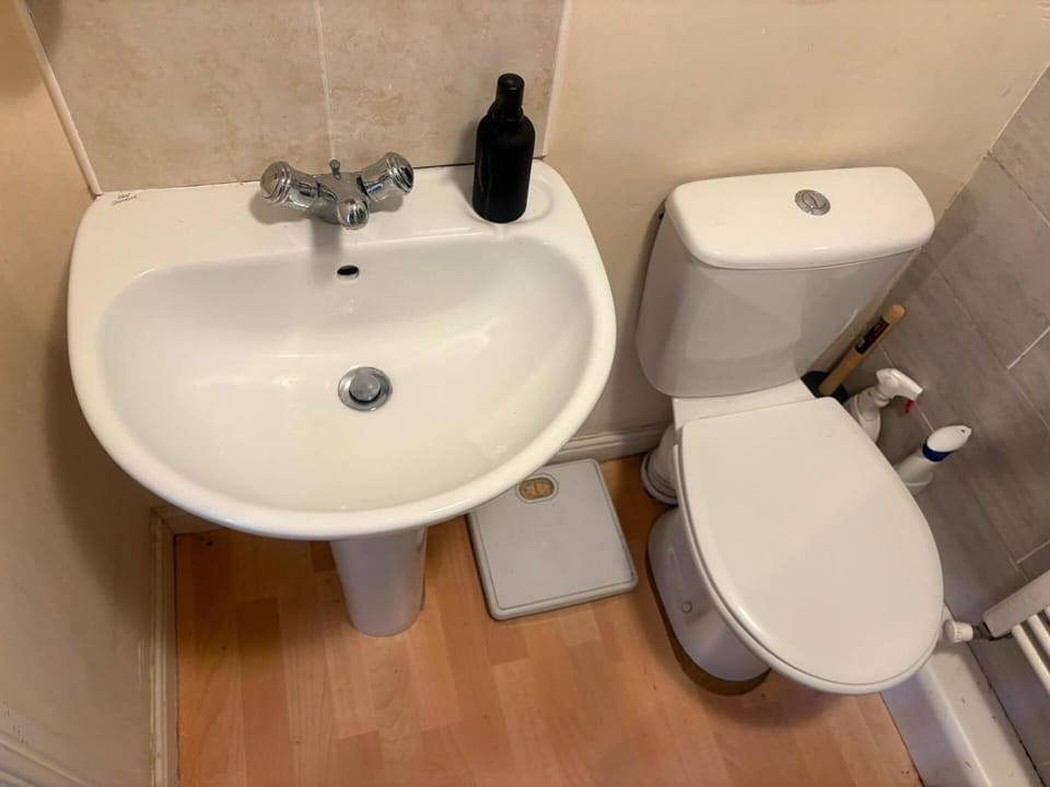 2 Bedroom Sleeps 3 -private Garden -parking House in Selby