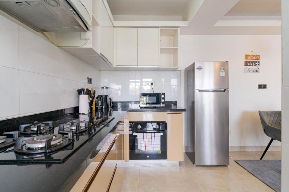 Classic Apartment, Balcony, City View | Private kitchen | Coffee/tea maker, full-size fridge, microwave, oven