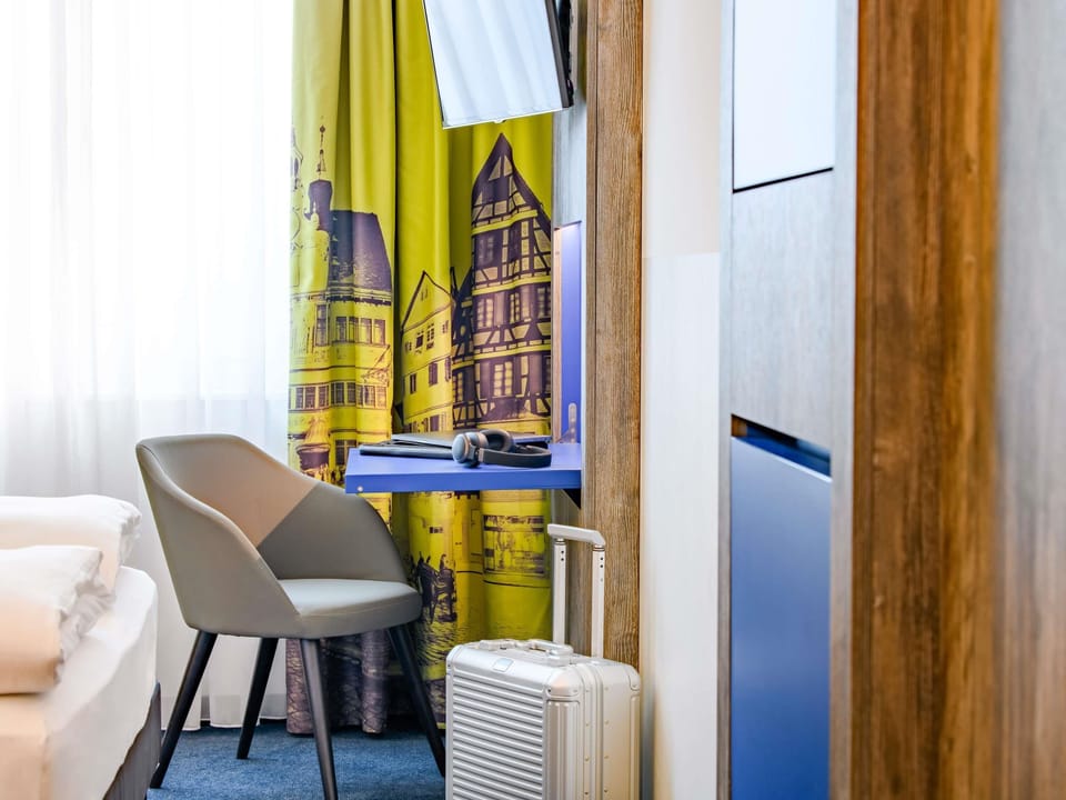 Comfort Double Room, 1 Double Bed (All Comfort) | In-room safe, desk, blackout drapes, soundproofing