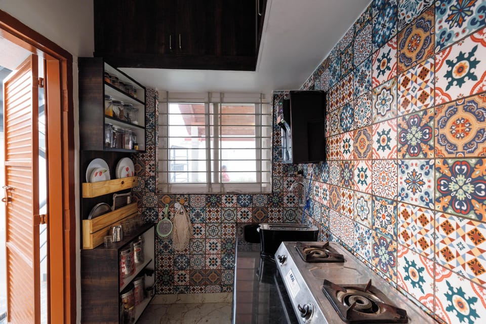Apartment (1 Bedroom) | Private kitchen | Microwave, cookware/dishes/utensils