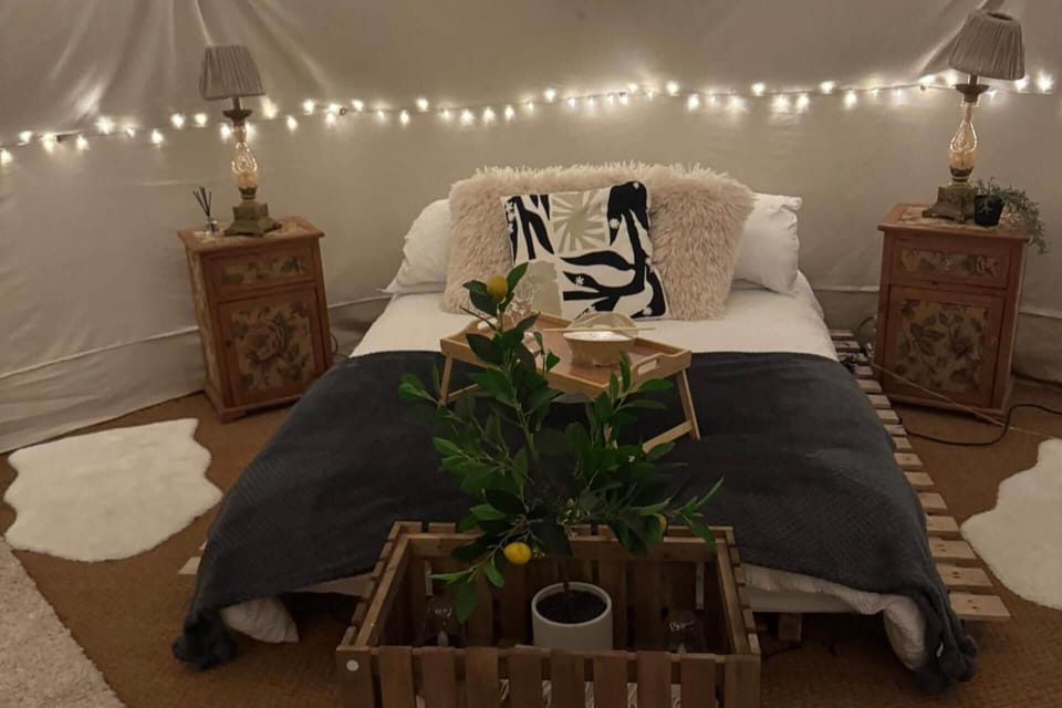 Pewsey Countryside Dome - Dog Friendly - Fire pit Campground/ 
RV Resort in England