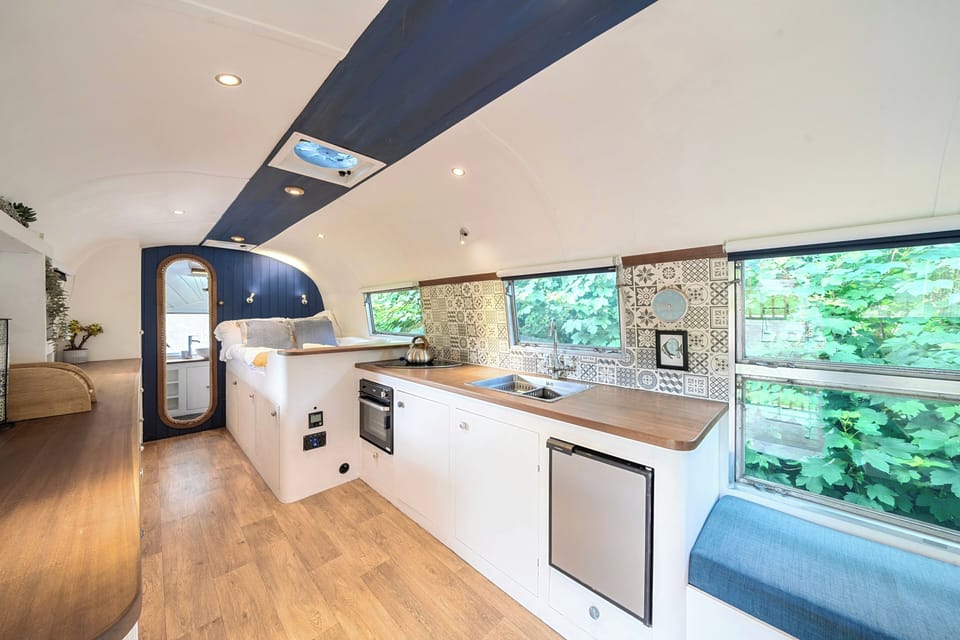 Fridge, oven, stovetop, electric kettle