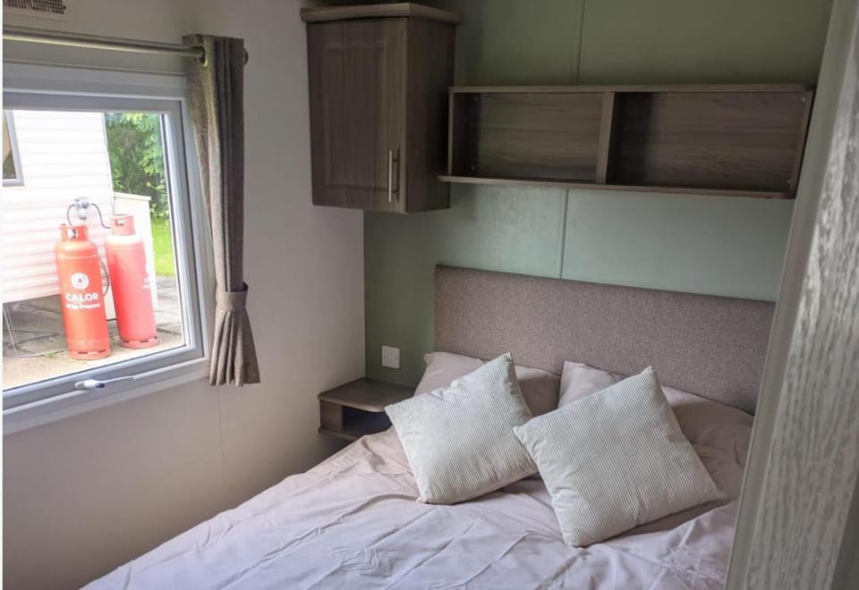 3 bedrooms, WiFi (free), bed sheets