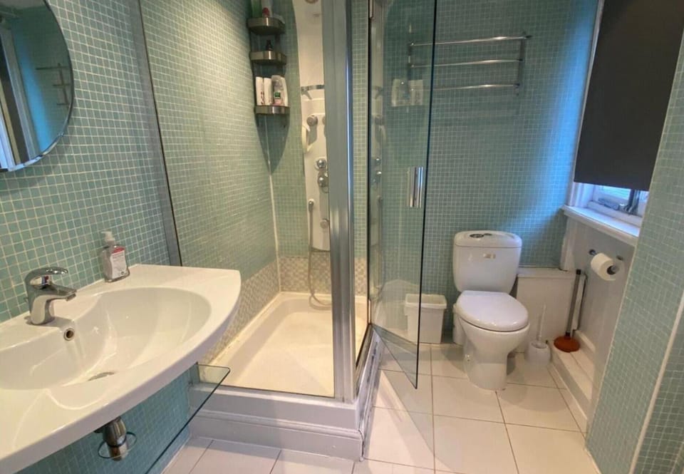 Separate tub and shower, deep soaking tub, hair dryer, towels