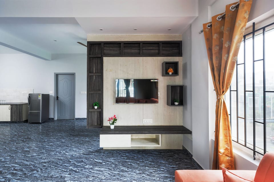 Apartment (2 Bedrooms) | Living area | TV