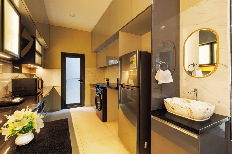 Apartment (1 Bedroom) | Private kitchen | Microwave, highchair, blender