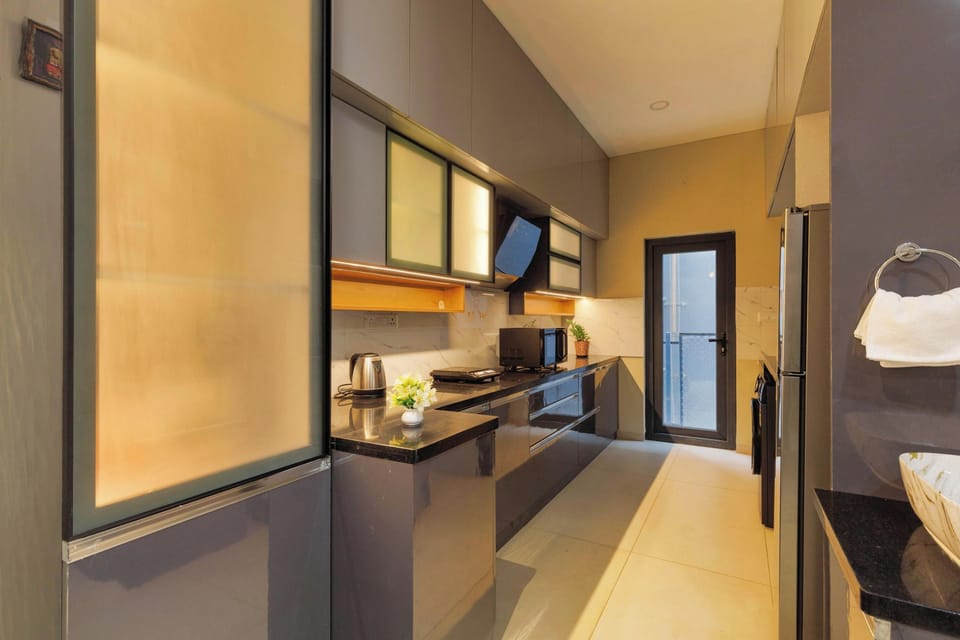 Apartment (1 Bedroom) | Private kitchen | Microwave, highchair, blender