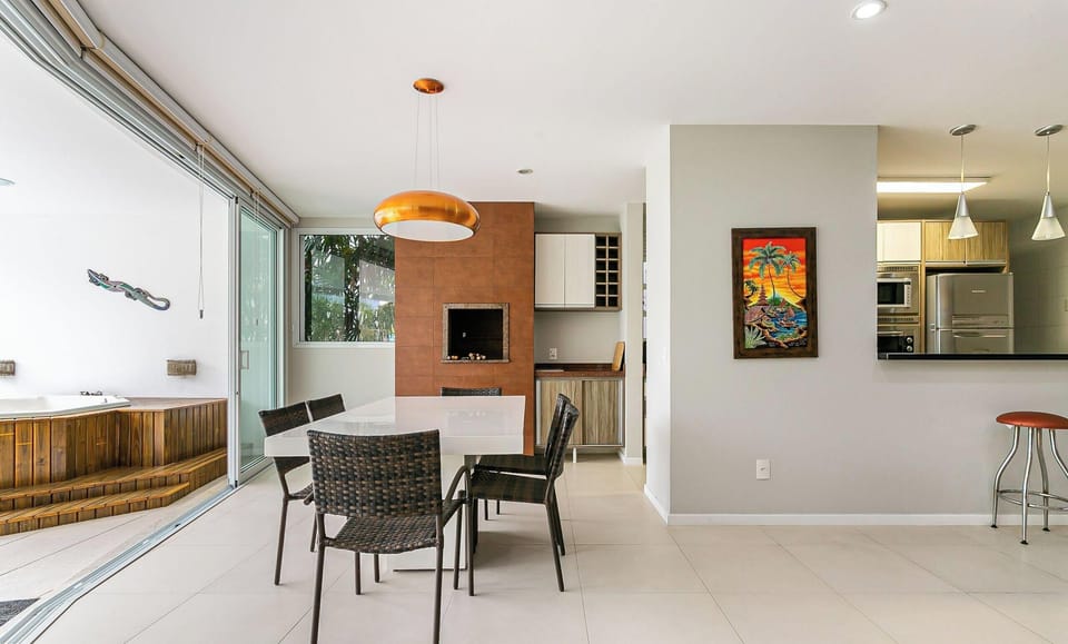 Basic Apartment | Dining