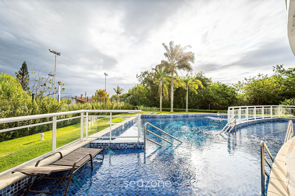 Basic Apartment | Pool