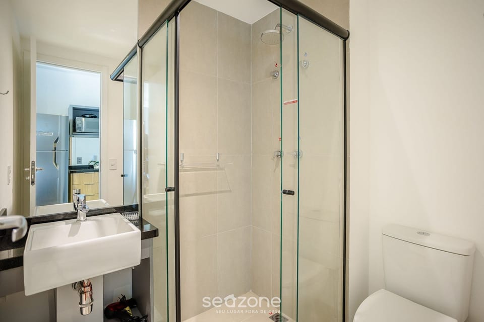 Basic Apartment | Bathroom | Shower