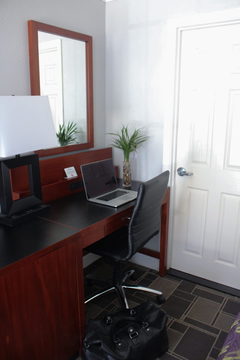 City Room, 1 Queen Bed, Accessible | In-room business center