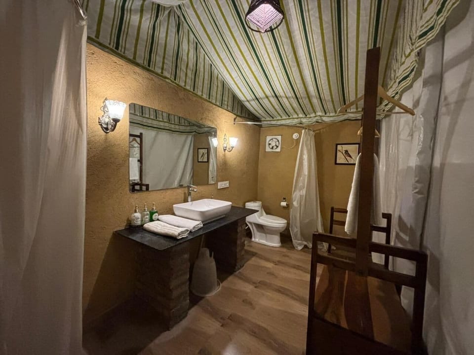 Deluxe Tent, Garden View | Bathroom | Free toiletries, towels, soap, shampoo