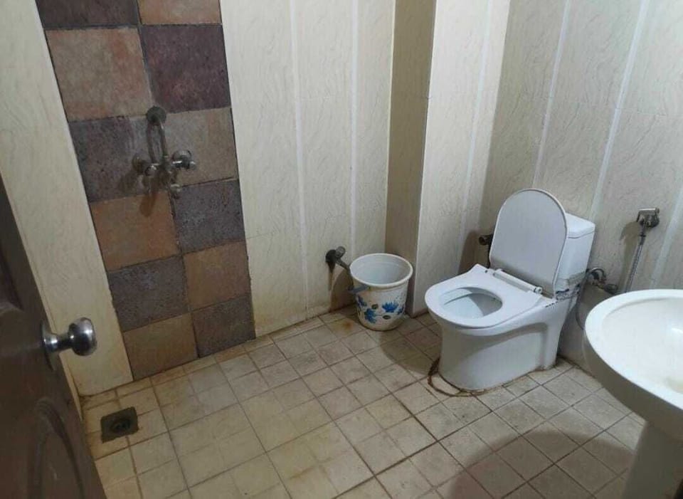 Shower, towels, soap, shampoo