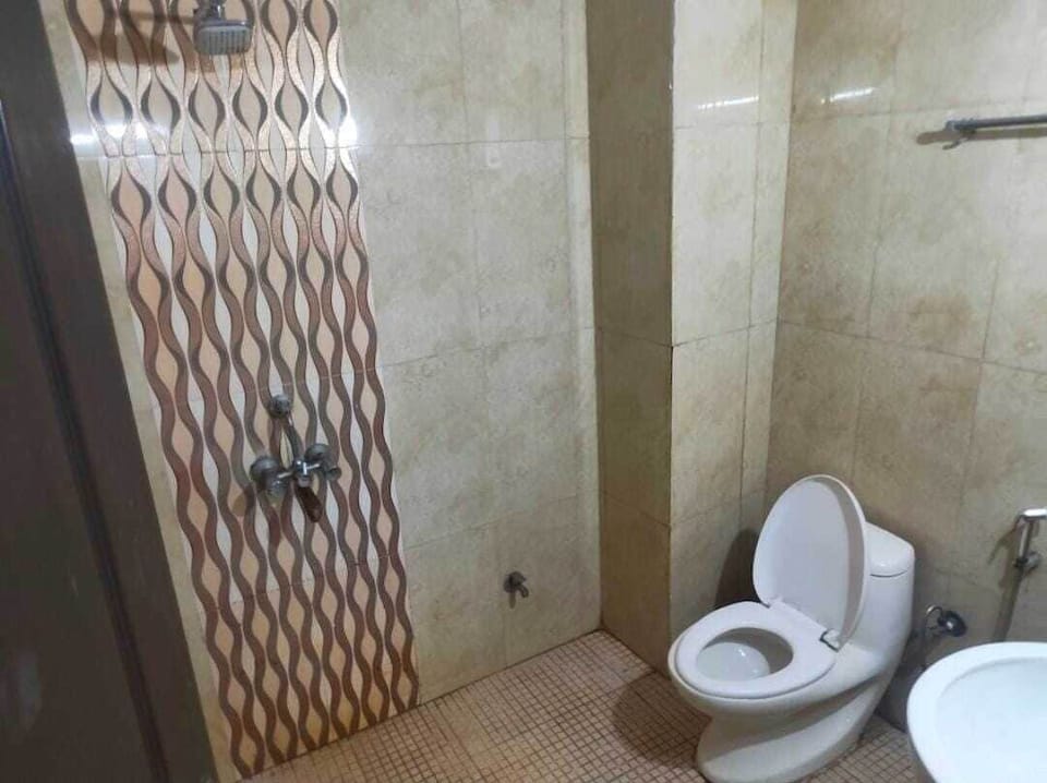 Shower, towels, soap, shampoo