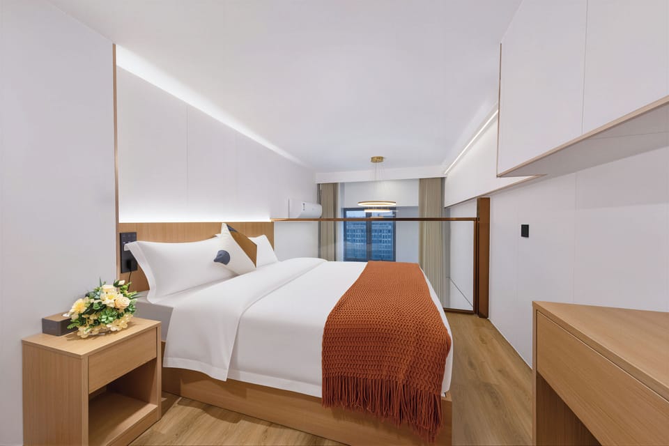 Deluxe Duplex King Suite | Desk, WiFi (free), bed sheets
